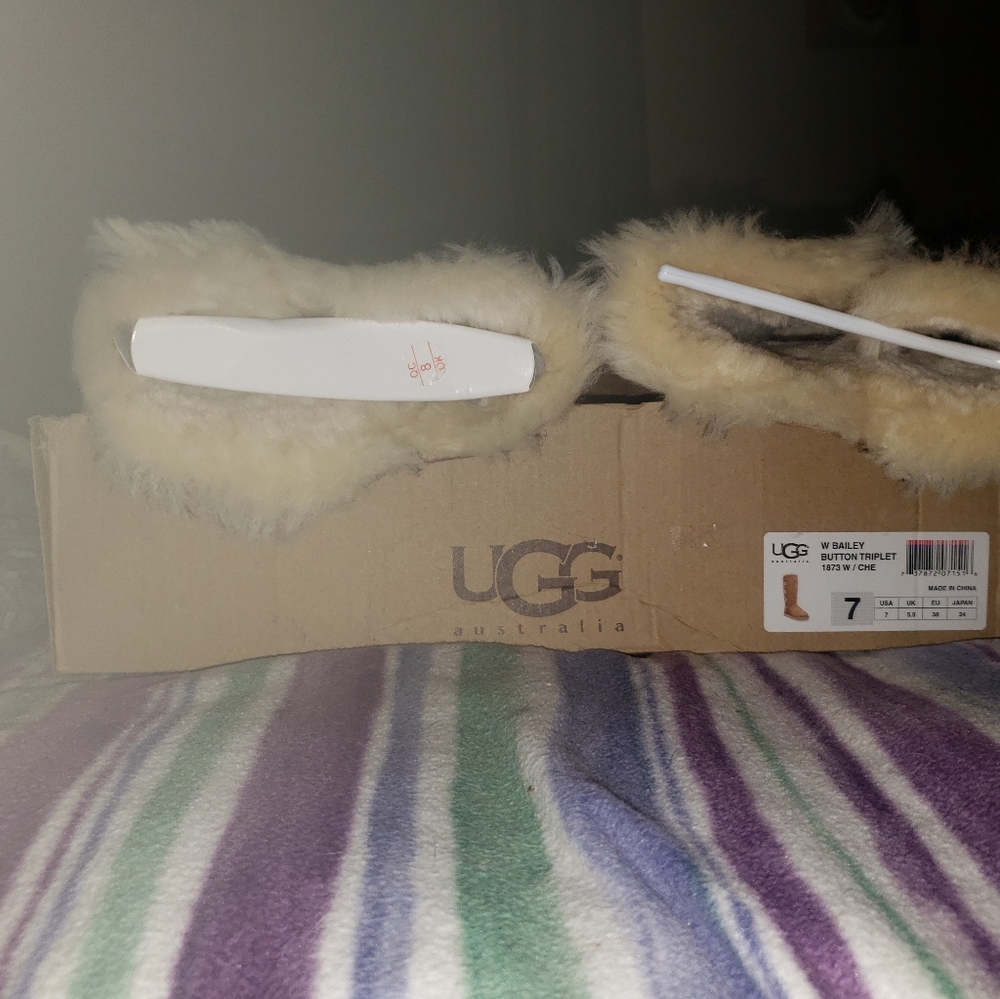 Uggs - Picture 5 of 5